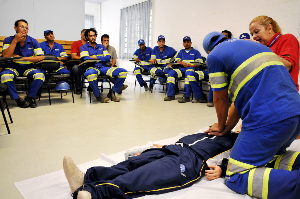 Empreendedorismo e Segurança Cultura de Prevenção no Trabalho Estratégias de Segurança Empresarial Tecnologia e Segurança Medidas de Segurança no Local de Trabalho Responsabilidade Corporativa em Segurança