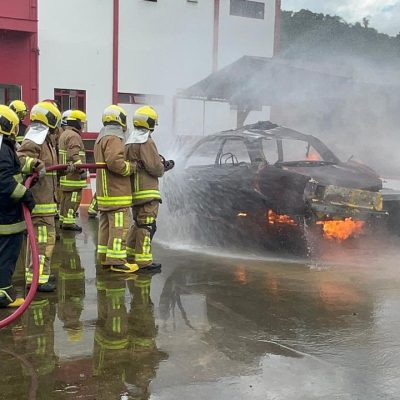Profissionais participando de treinamento corporativo em urgência e emergência promovido pela Academia do Resgate.